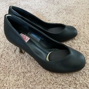 size 8 - pleaser - pinup couture - black heels